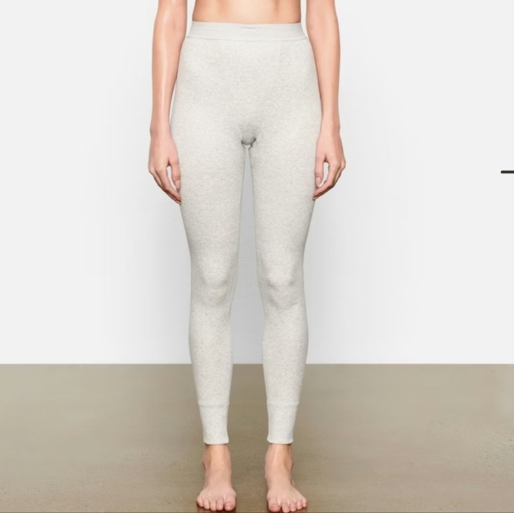 SKIMS Light Gray Leggings